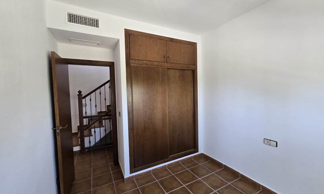 Használt Ingatlanok - Kétszintes lakás -
Algorfa - Inland