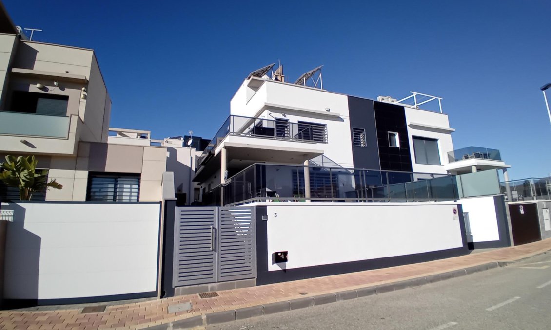 Használt Ingatlanok - Villa -
Puerto de Mazarron - El Alamillo