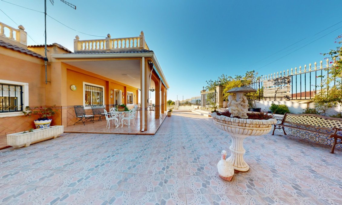 Használt Ingatlanok - Villa -
Crevillent - Inland