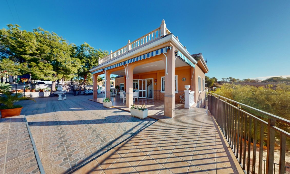 Használt Ingatlanok - Villa -
Crevillent - Inland