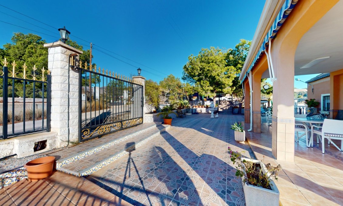 Használt Ingatlanok - Villa -
Crevillent - Inland