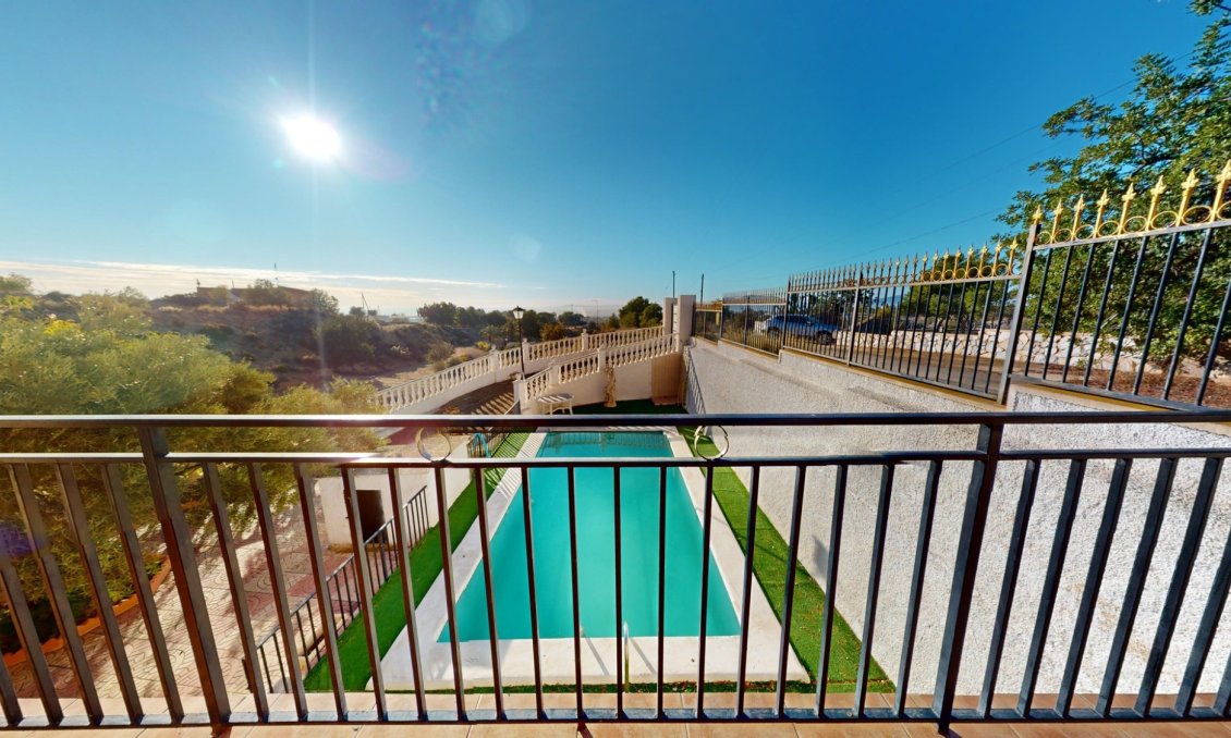 Használt Ingatlanok - Villa -
Crevillent - Inland