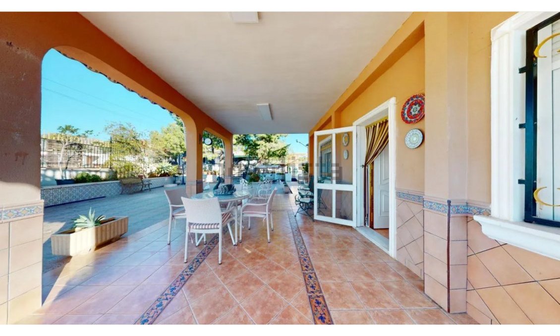 Használt Ingatlanok - Villa -
Crevillent - Inland