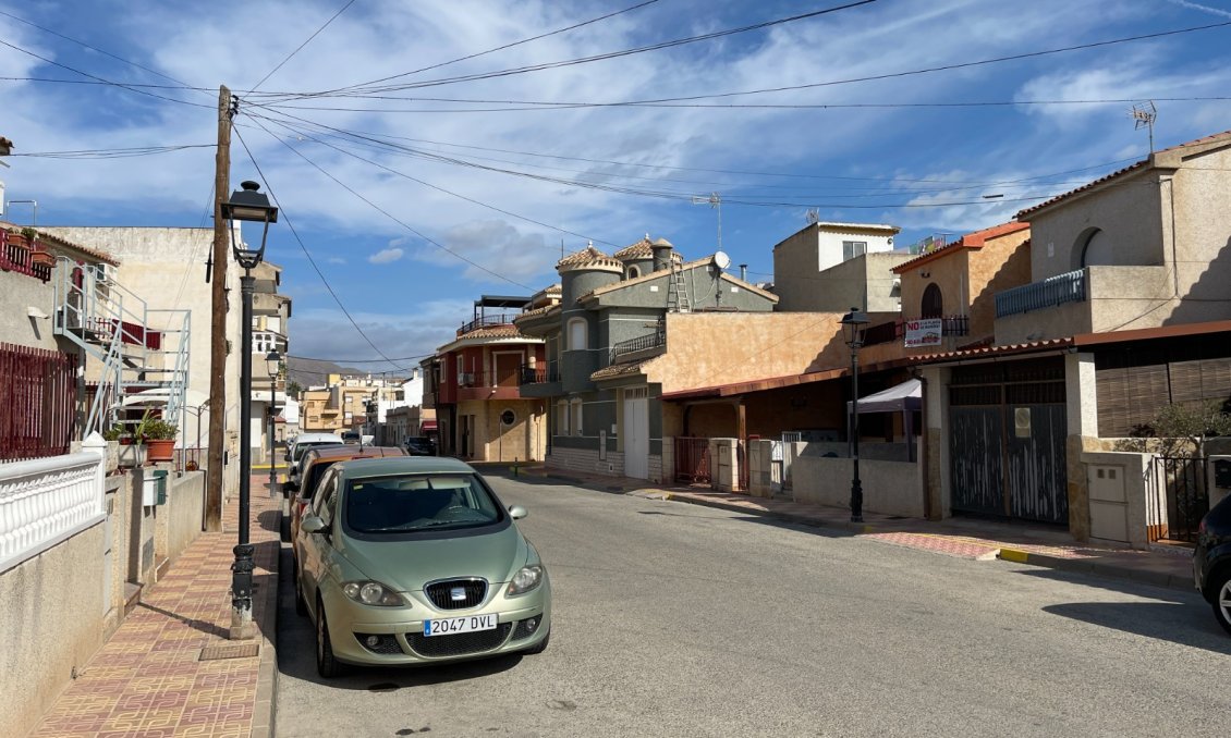 Használt Ingatlanok - Sorház -
Jacarilla - Inland