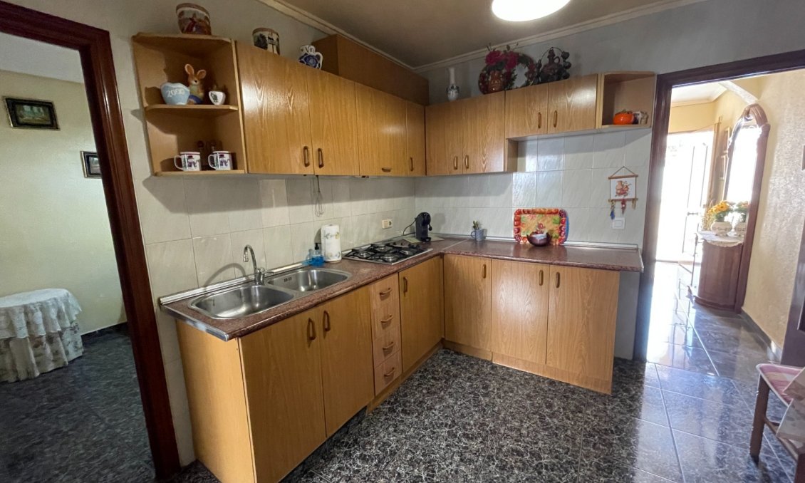 Használt Ingatlanok - Sorház -
Jacarilla - Inland