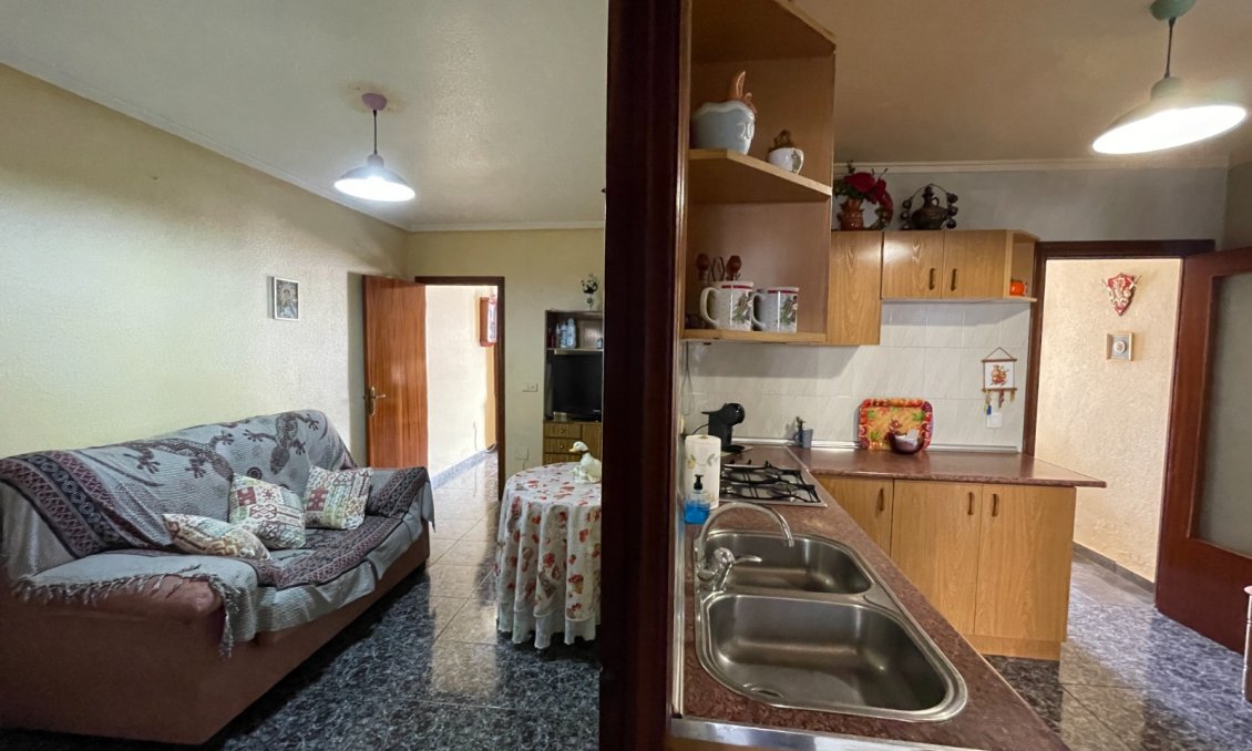 Használt Ingatlanok - Sorház -
Jacarilla - Inland