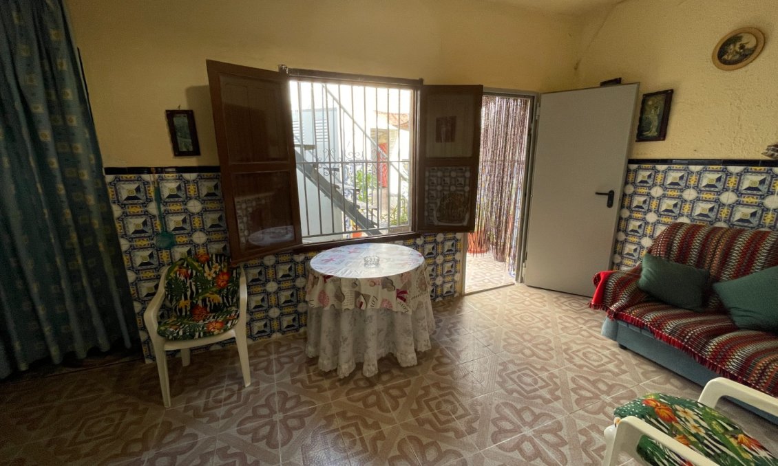 Használt Ingatlanok - Sorház -
Jacarilla - Inland