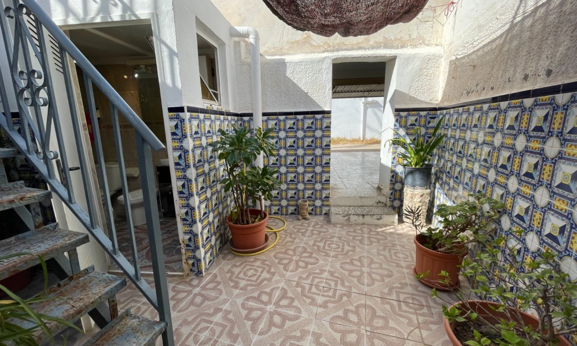 Használt Ingatlanok - Sorház -
Jacarilla - Inland