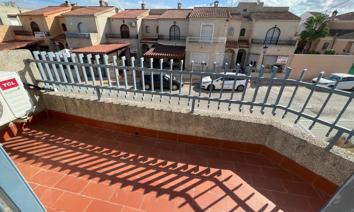 Használt Ingatlanok - Sorház -
Jacarilla - Inland