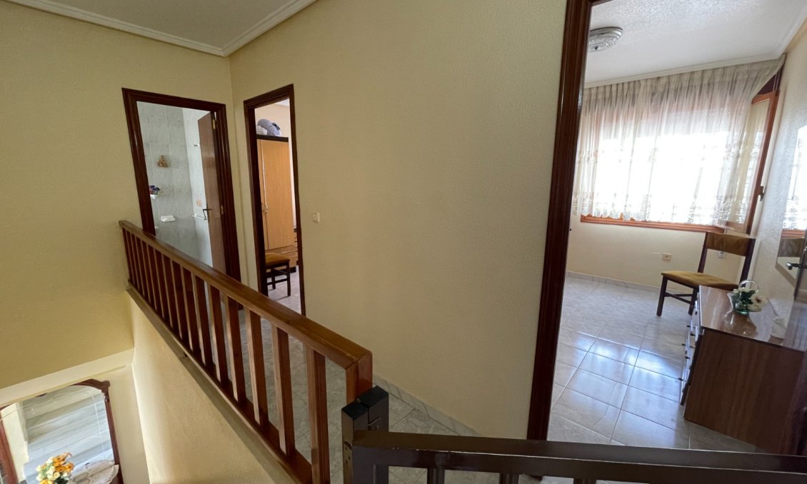 Használt Ingatlanok - Sorház -
Jacarilla - Inland