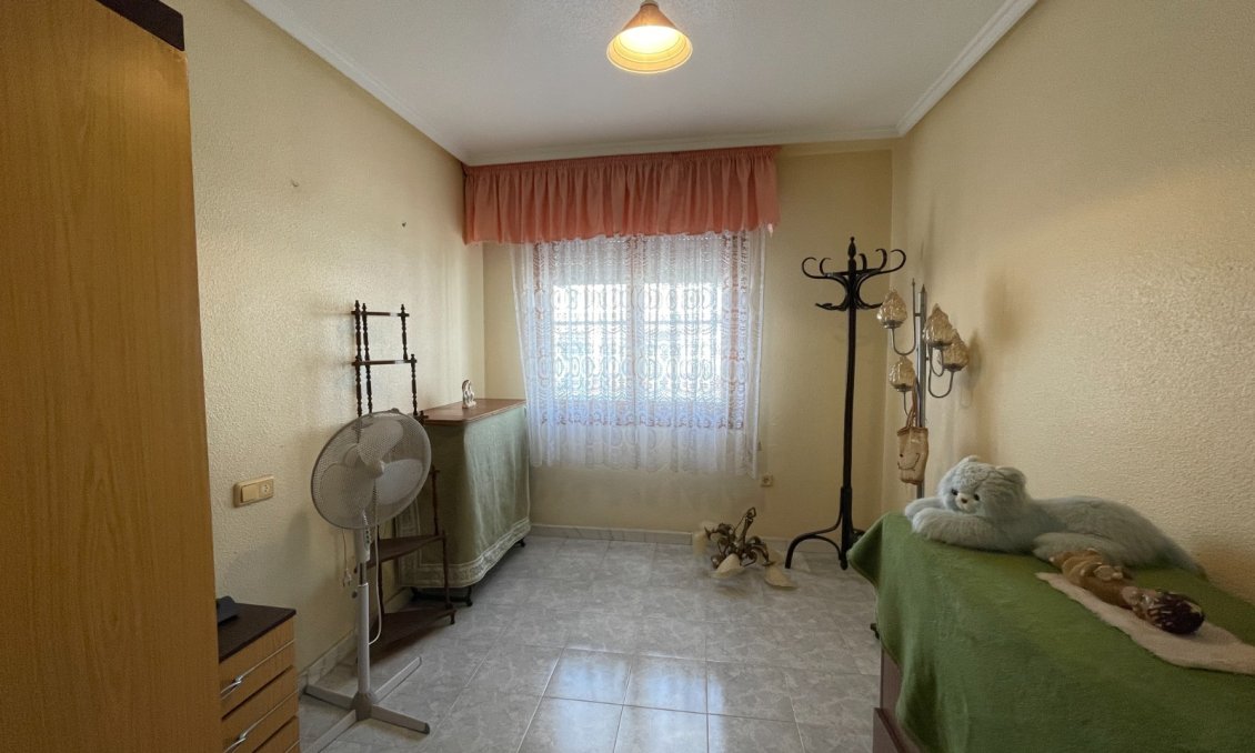 Használt Ingatlanok - Sorház -
Jacarilla - Inland