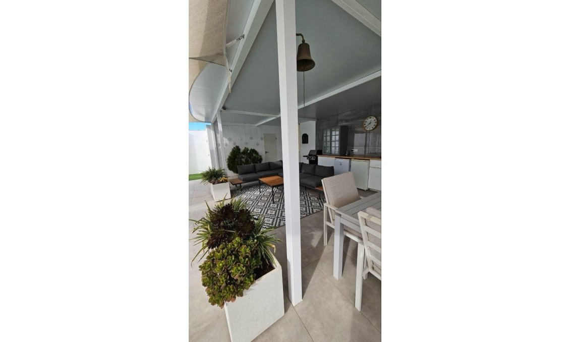 Revânzare - Vilă -
Orihuela - Inland