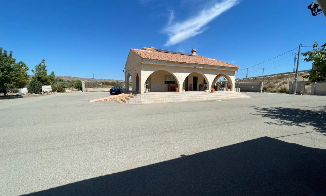 Használt Ingatlanok - Villa -
Crevillent - Inland