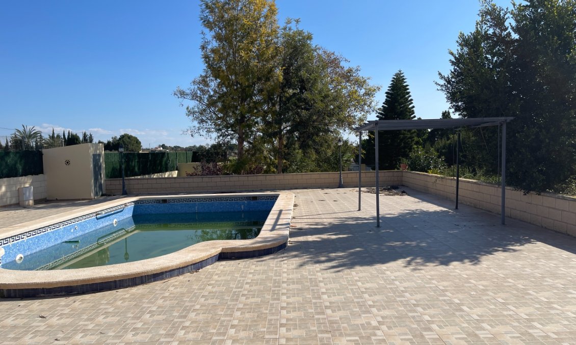 Használt Ingatlanok - Villa -
Albatera - Inland