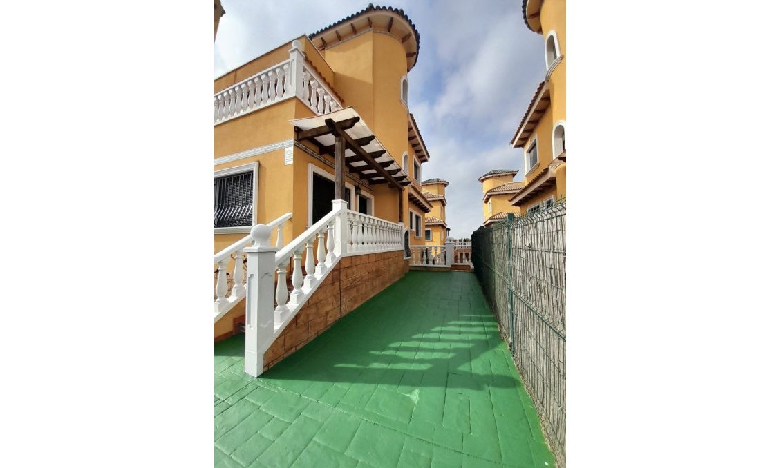 Használt Ingatlanok - Sorház -
Ciudad Quesada - Costa Blanca