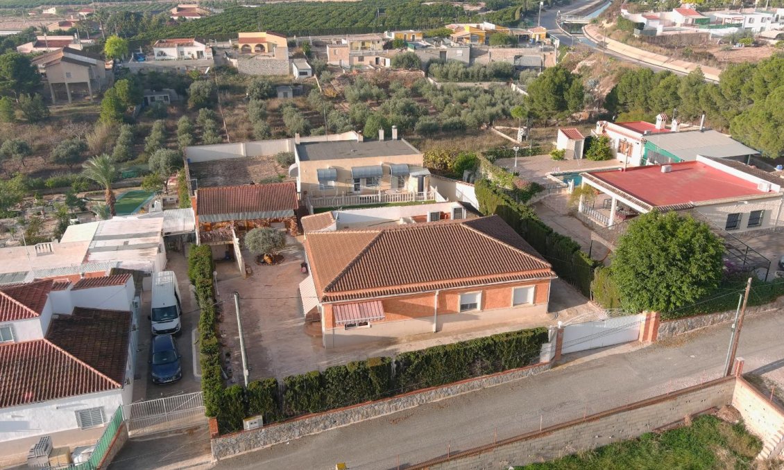 Használt Ingatlanok - Villa -
Albatera - Inland