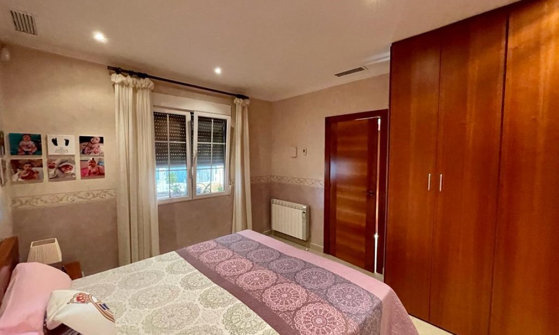 Használt Ingatlanok - Villa -
Albatera - Inland