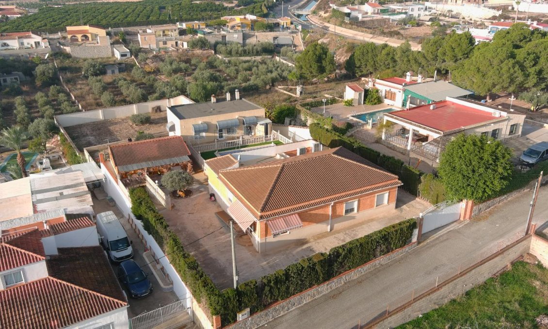 Használt Ingatlanok - Villa -
Albatera - Inland