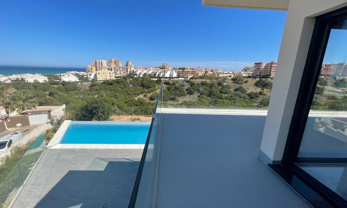 Használt Ingatlanok - Villa -
La Mata - Costa Blanca
