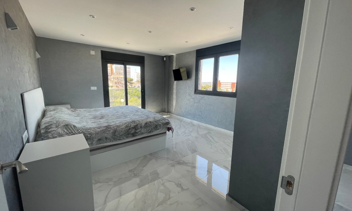 Használt Ingatlanok - Villa -
La Mata - Costa Blanca