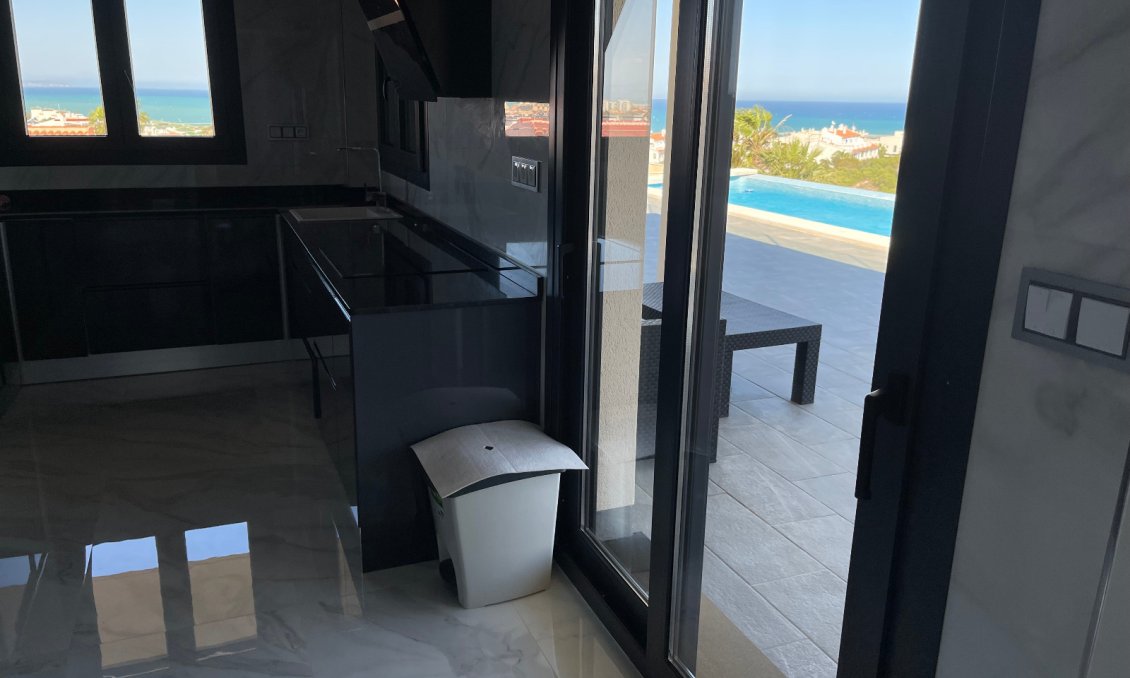 Használt Ingatlanok - Villa -
La Mata - Costa Blanca