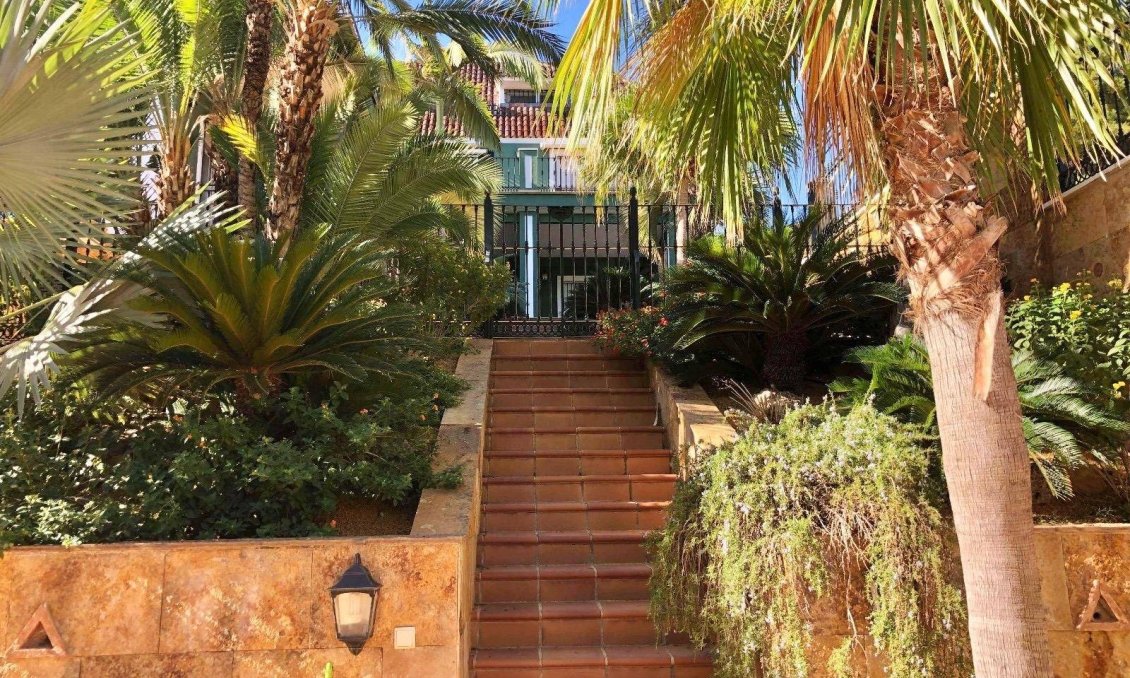 Resale - Villa -
El Palmar