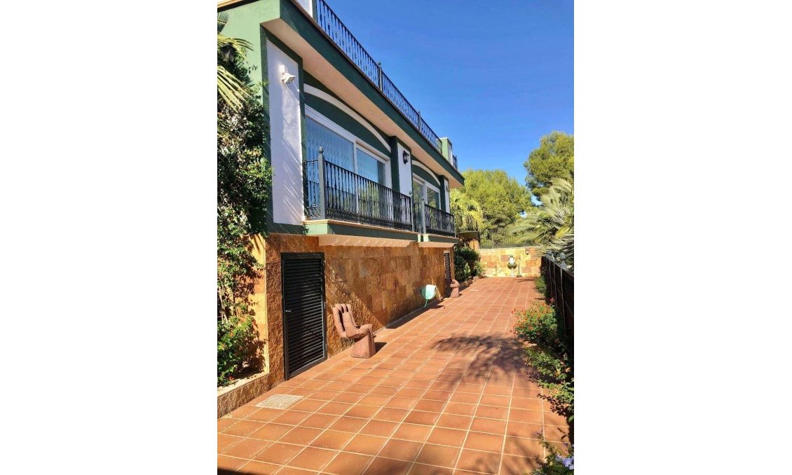 Resale - Villa -
El Palmar