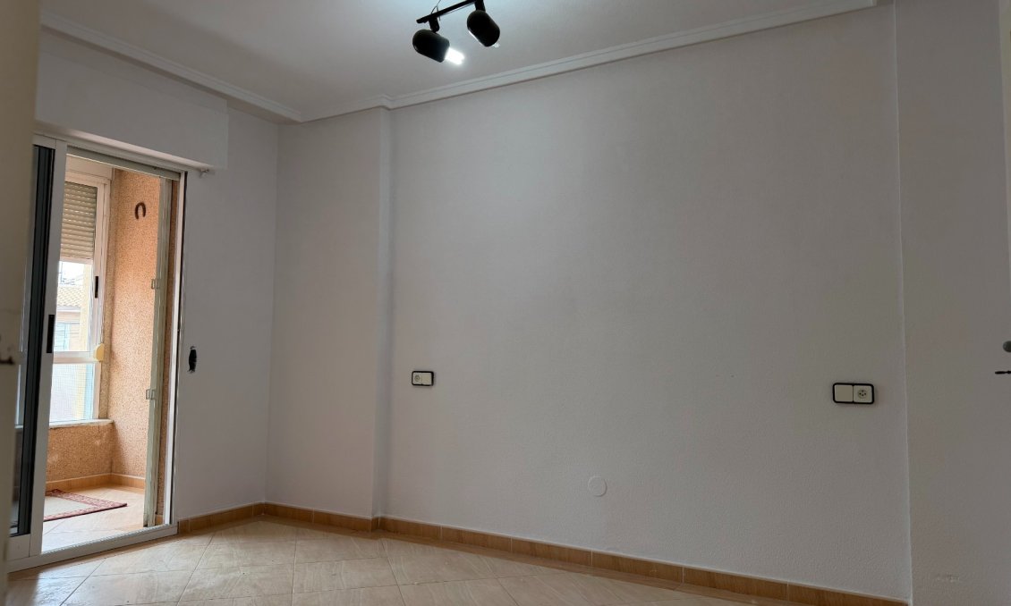 Használt Ingatlanok - Apartman -
Torrevieja - Costa Blanca