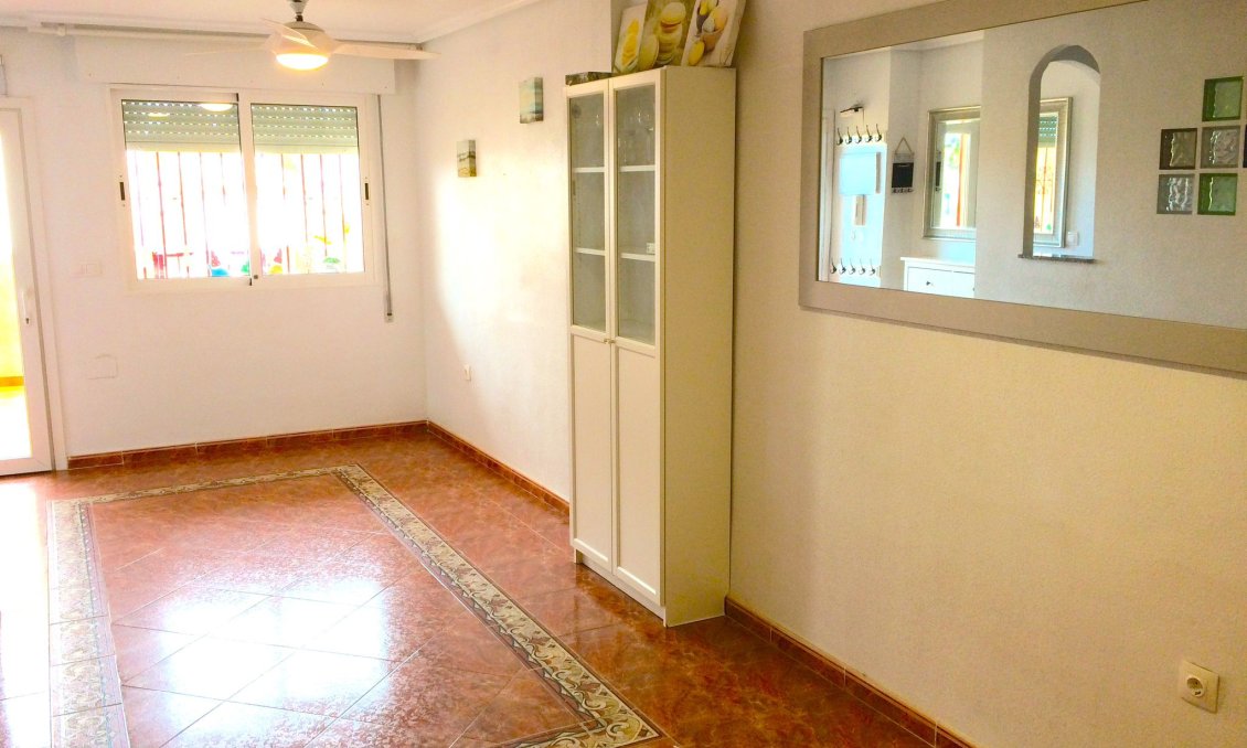 Használt Ingatlanok - Sorház -
Playa Flamenca - Costa Blanca