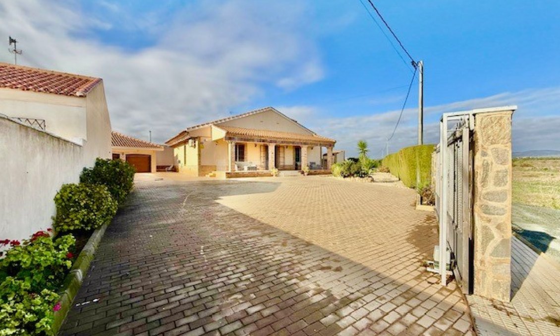 Használt Ingatlanok - Villa -
Avileses - Inland