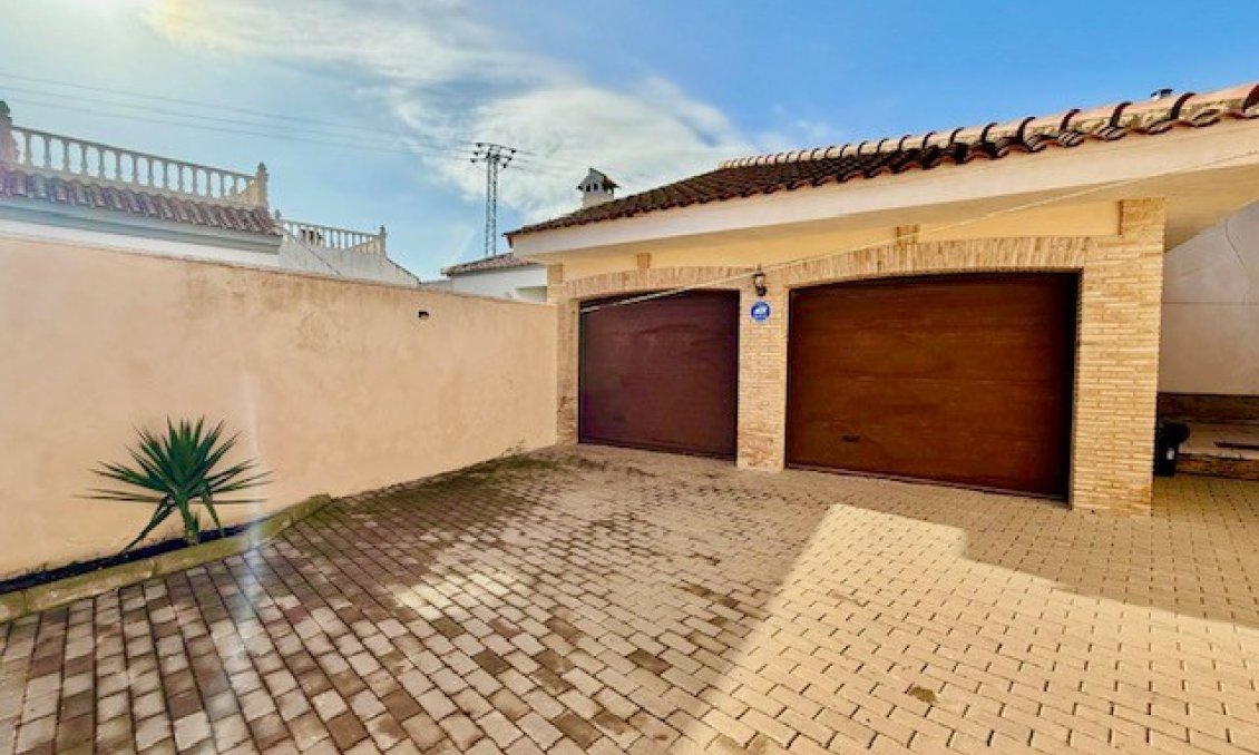 Használt Ingatlanok - Villa -
Avileses - Inland