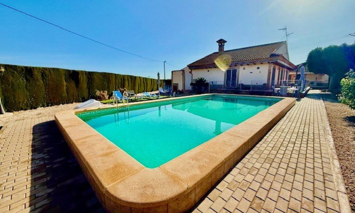 Használt Ingatlanok - Villa -
Avileses - Inland