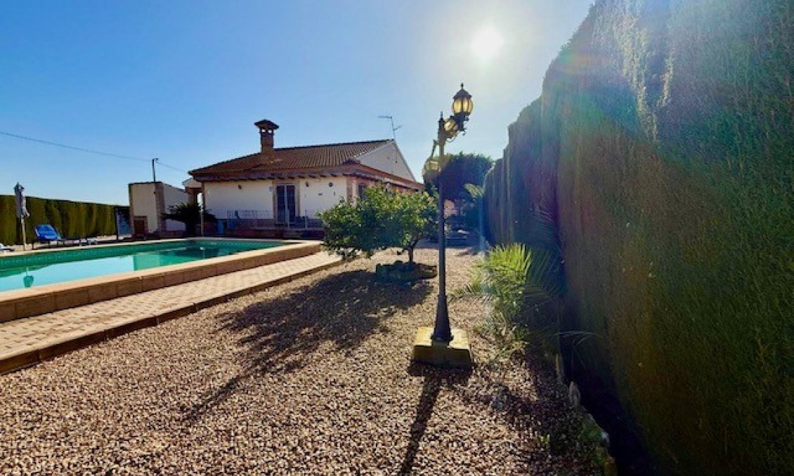 Használt Ingatlanok - Villa -
Avileses - Inland