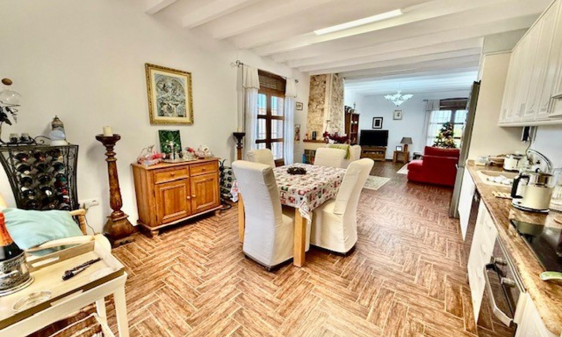 Használt Ingatlanok - Villa -
Avileses - Inland