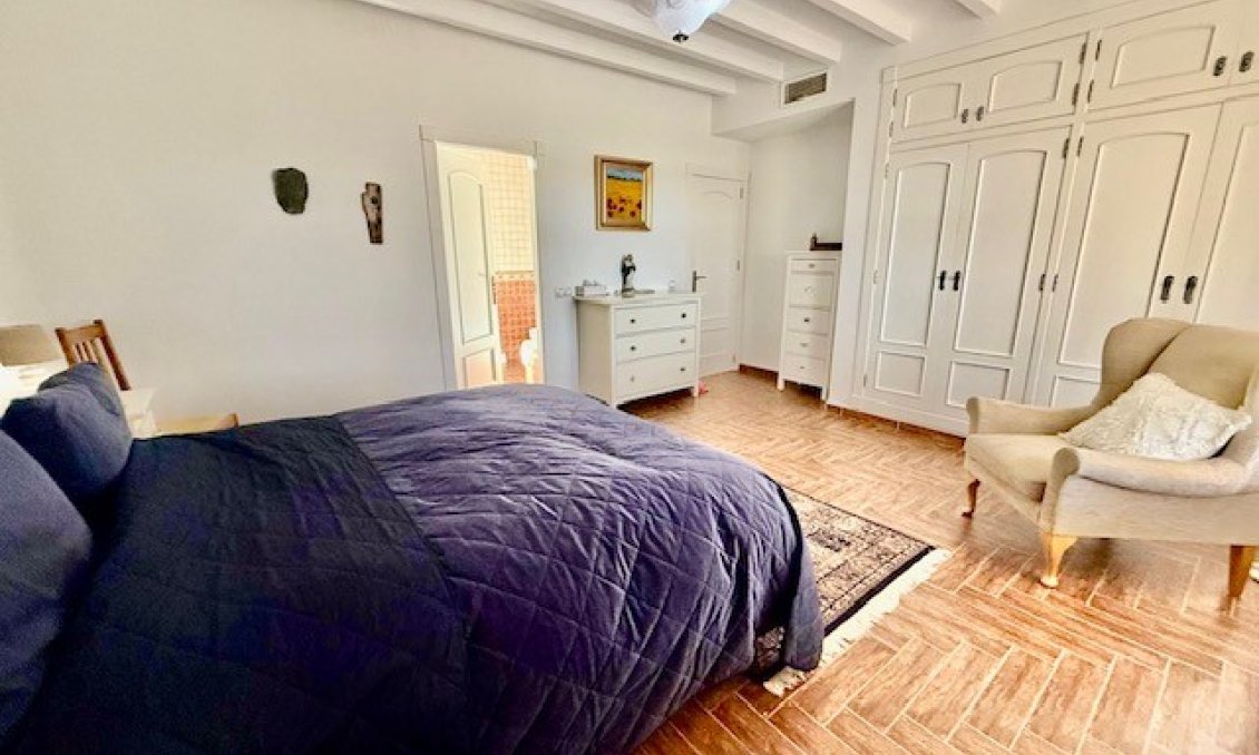 Használt Ingatlanok - Villa -
Avileses - Inland