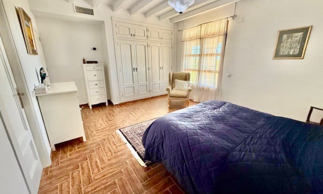 Használt Ingatlanok - Villa -
Avileses - Inland