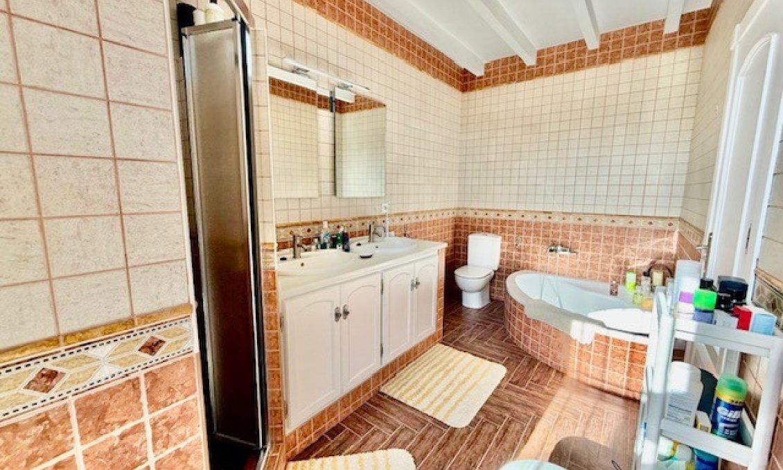 Használt Ingatlanok - Villa -
Avileses - Inland