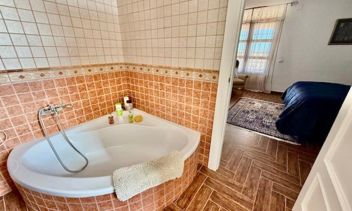 Használt Ingatlanok - Villa -
Avileses - Inland