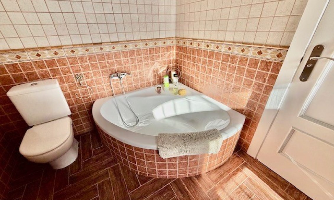 Használt Ingatlanok - Villa -
Avileses - Inland