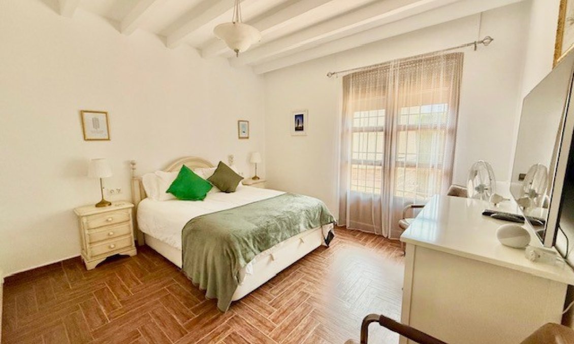 Használt Ingatlanok - Villa -
Avileses - Inland