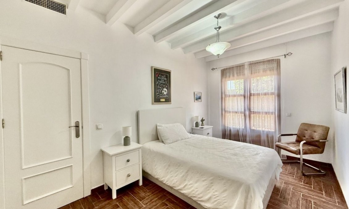 Használt Ingatlanok - Villa -
Avileses - Inland