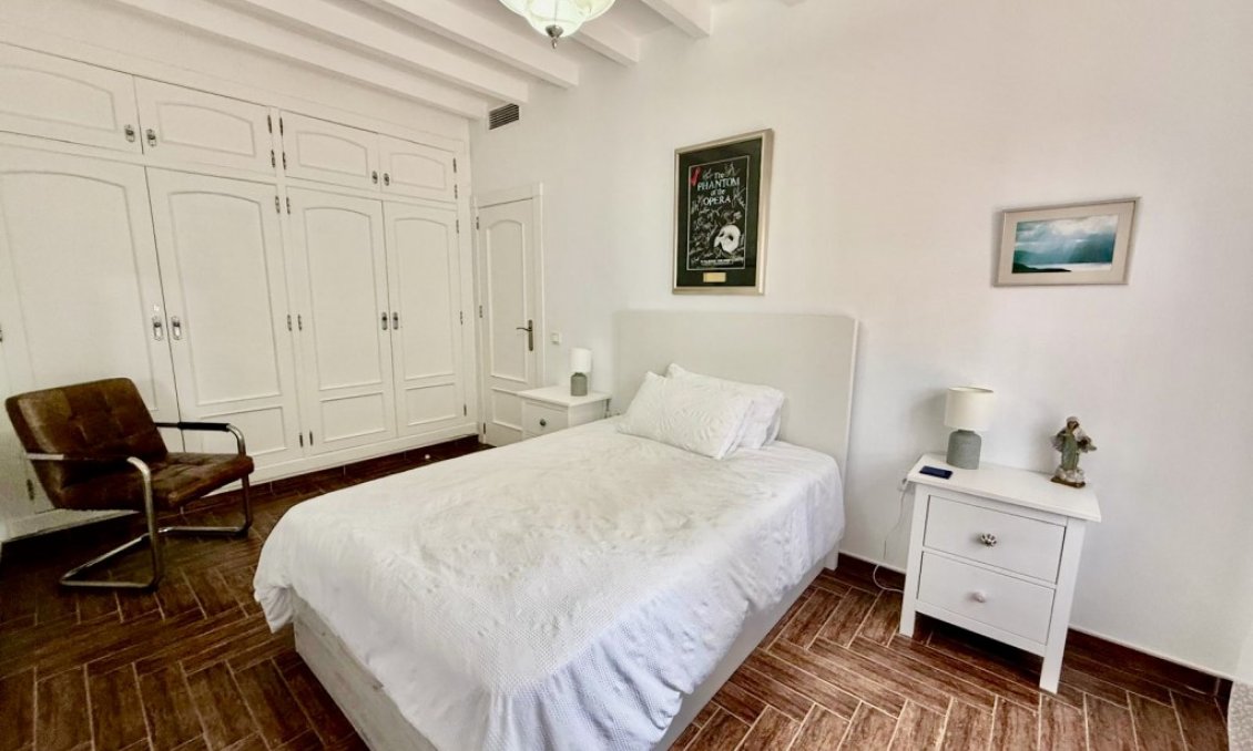 Használt Ingatlanok - Villa -
Avileses - Inland