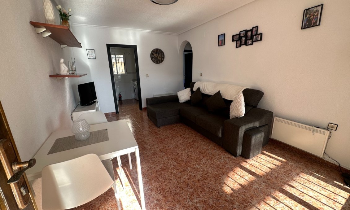 Használt Ingatlanok - Apartman -
Orihuela - Inland