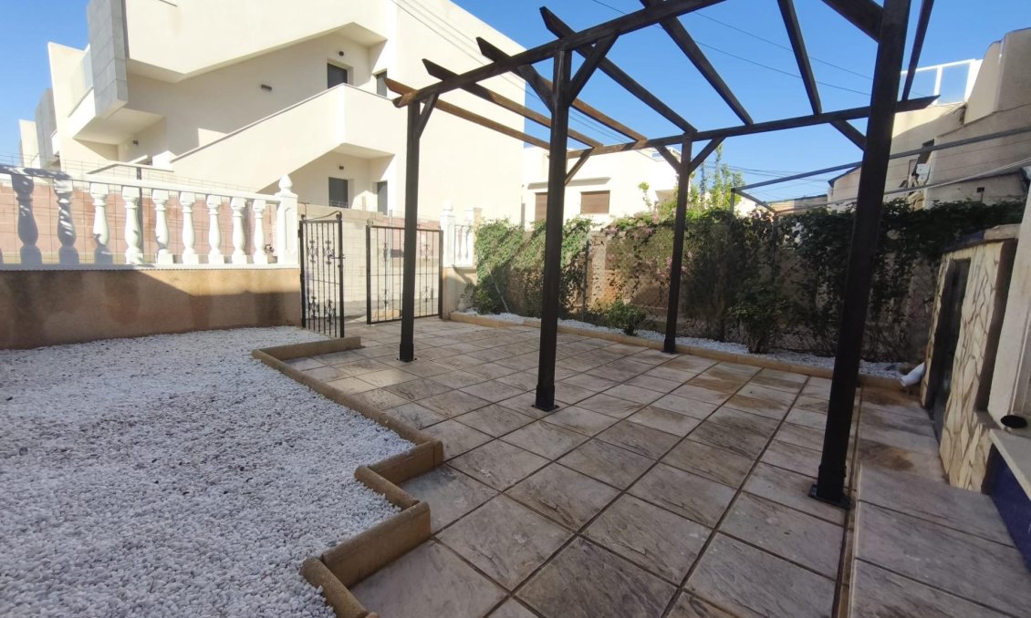 Használt Ingatlanok - Sorház -
Torrevieja - Los Balcones