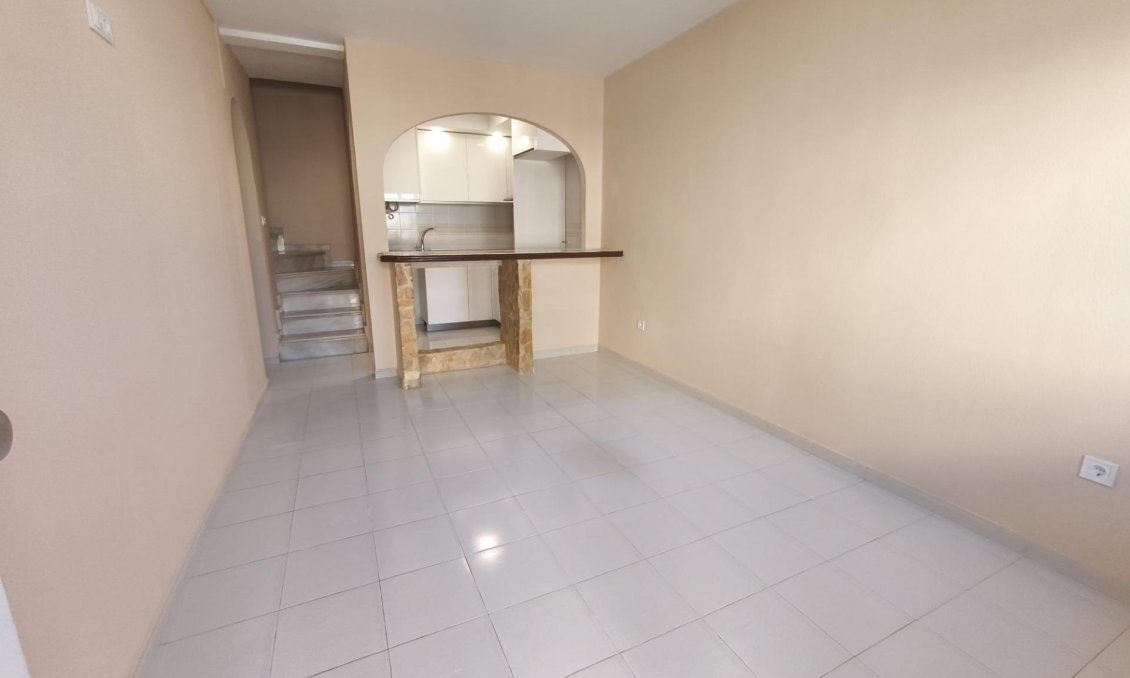 Használt Ingatlanok - Sorház -
Torrevieja - Los Balcones