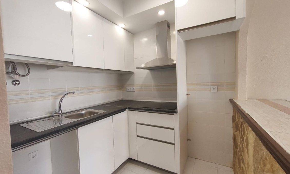 Használt Ingatlanok - Sorház -
Torrevieja - Los Balcones