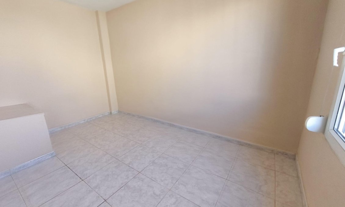 Használt Ingatlanok - Sorház -
Torrevieja - Los Balcones