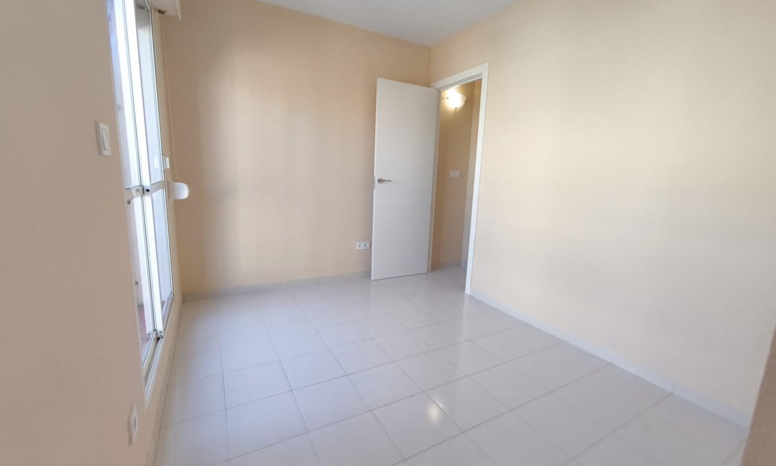 Használt Ingatlanok - Sorház -
Torrevieja - Los Balcones