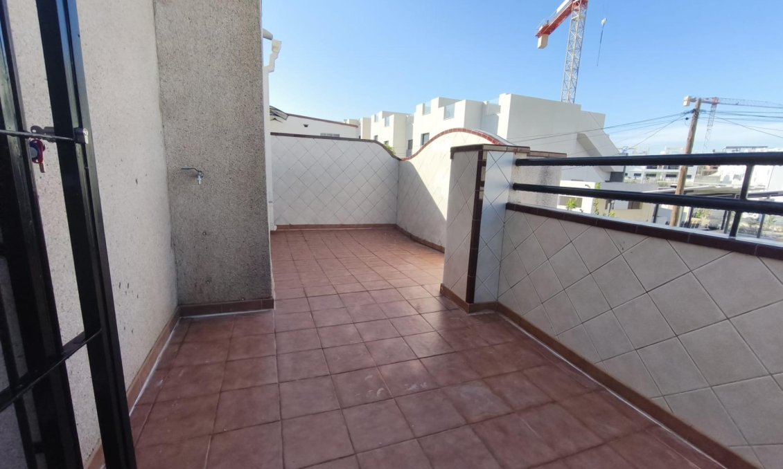 Használt Ingatlanok - Sorház -
Torrevieja - Los Balcones