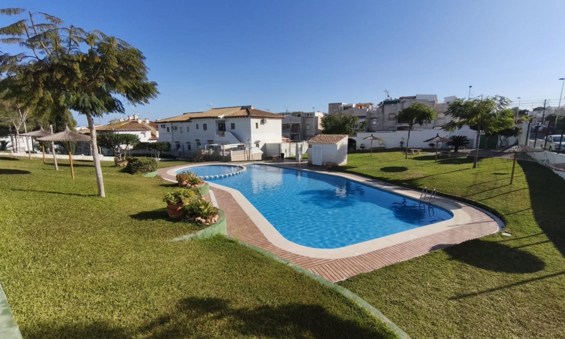 Használt Ingatlanok - Sorház -
Torrevieja - Los Balcones